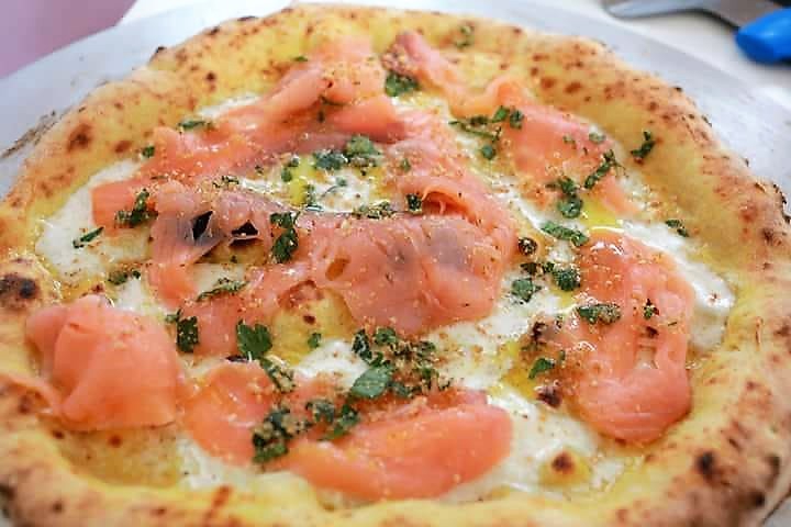 S.E PIZZA SALMONE E PANNA